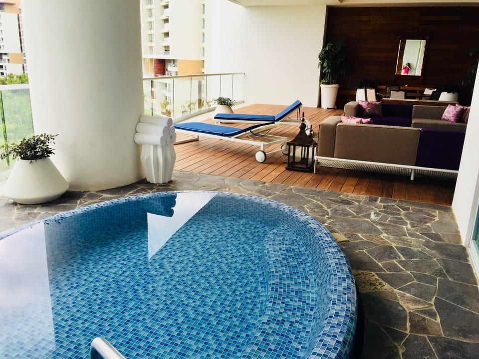 Front deck with plunge pool and seating area.