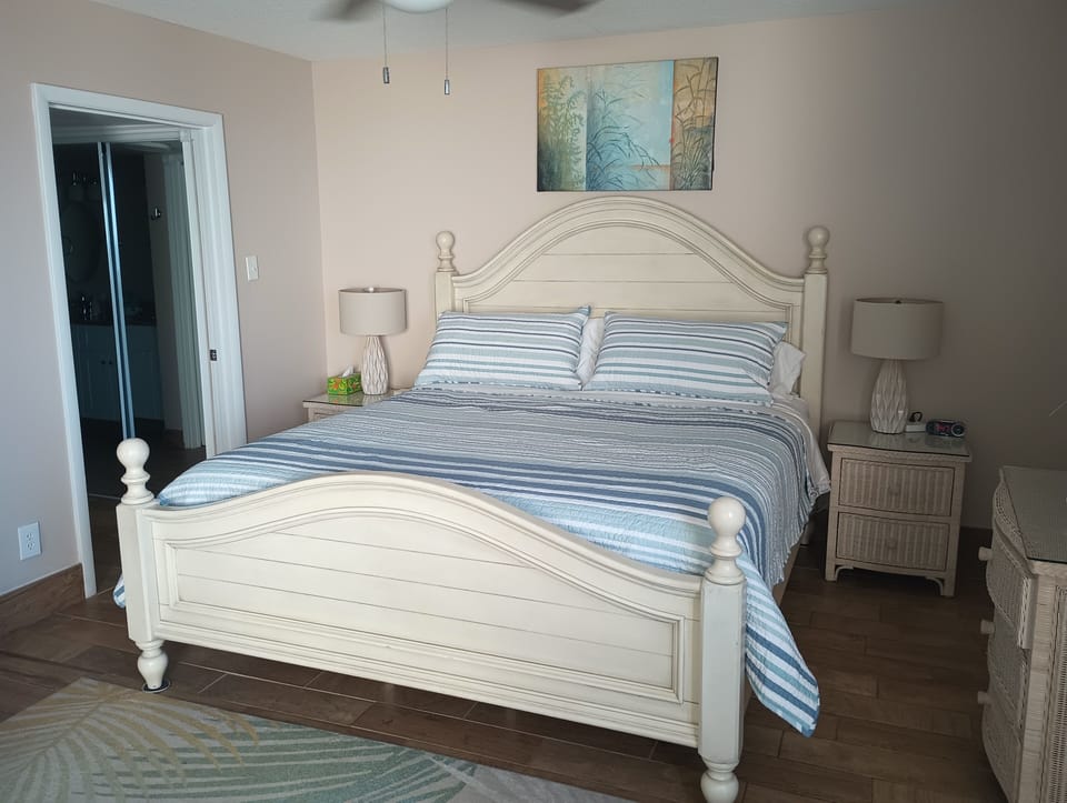King size bed 


