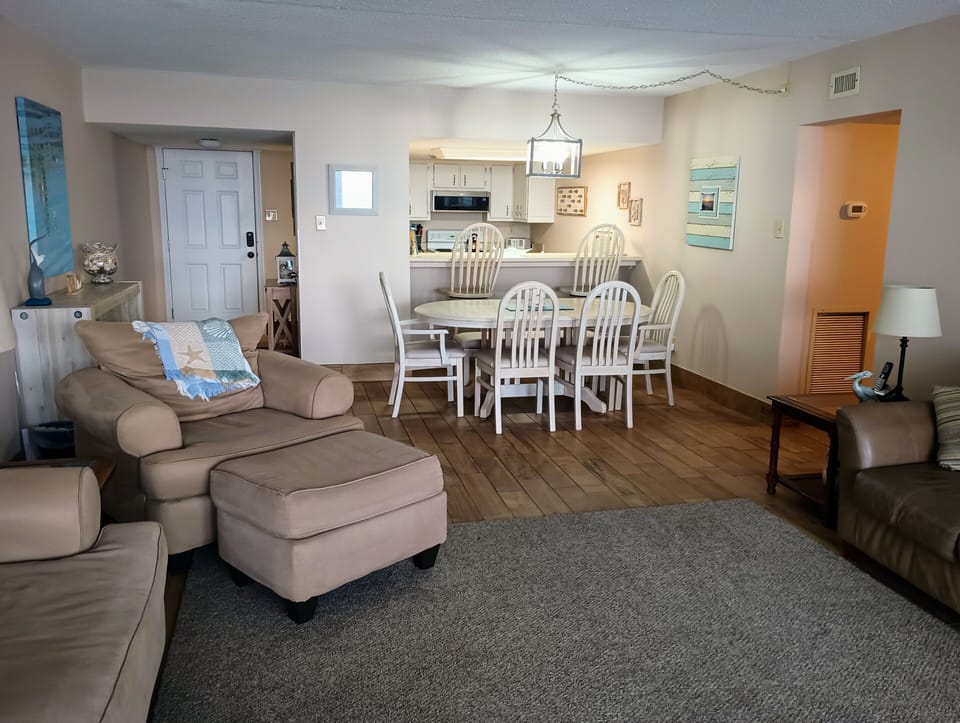 Living / Eating Area