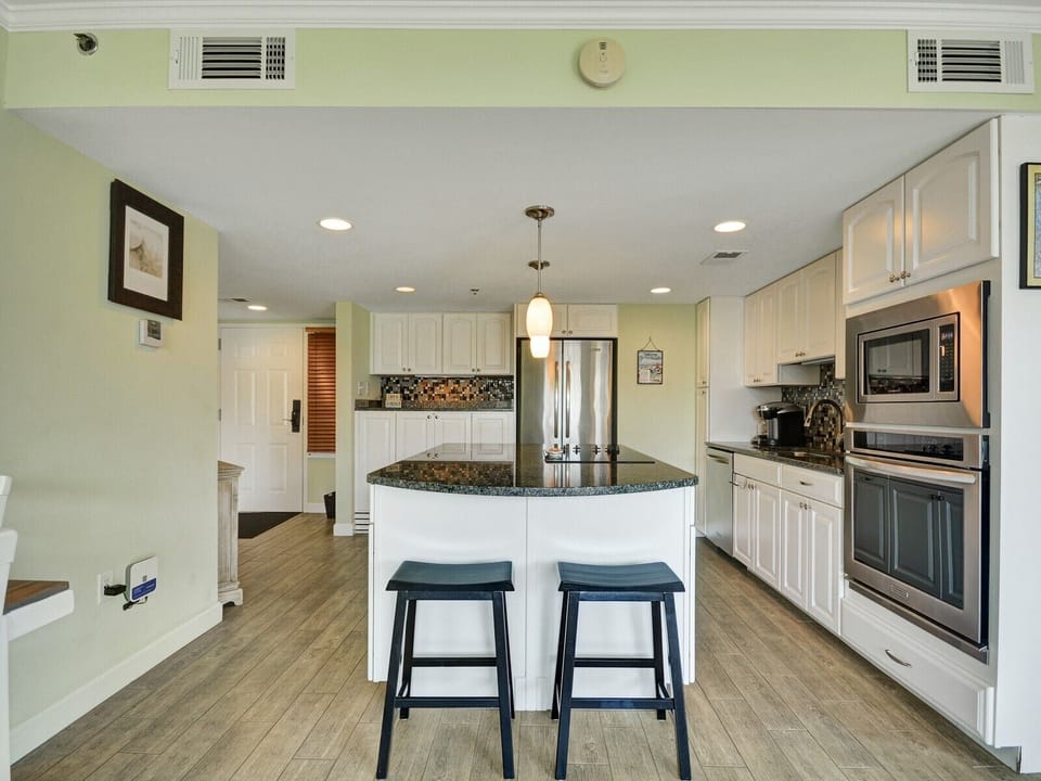 Beautifully Updated Kitchen at 3421 Villamare