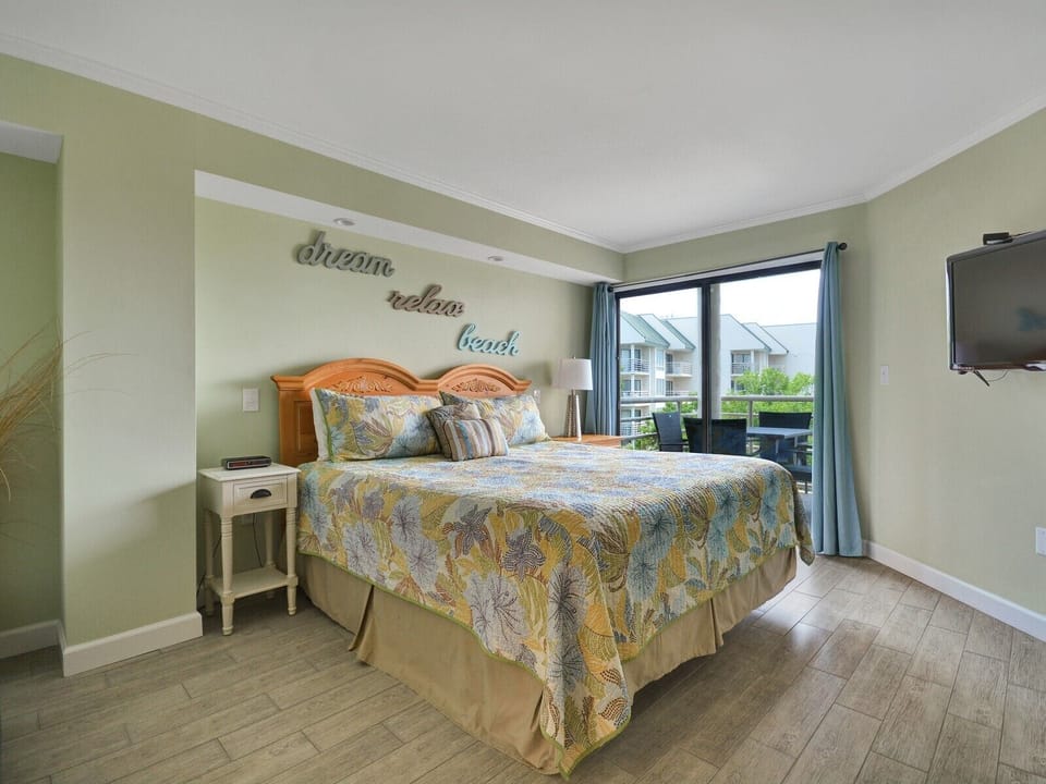 Master Bedroom with Private Bath at 3421 Villamare
