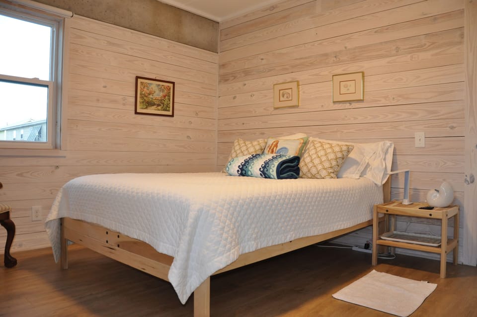 CABIN PRIMARY BEDROOM