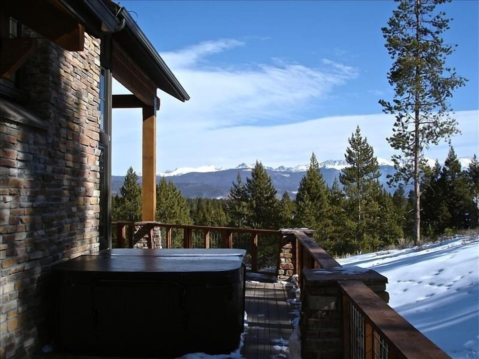 Hot Tub & Views of the Continental Divide