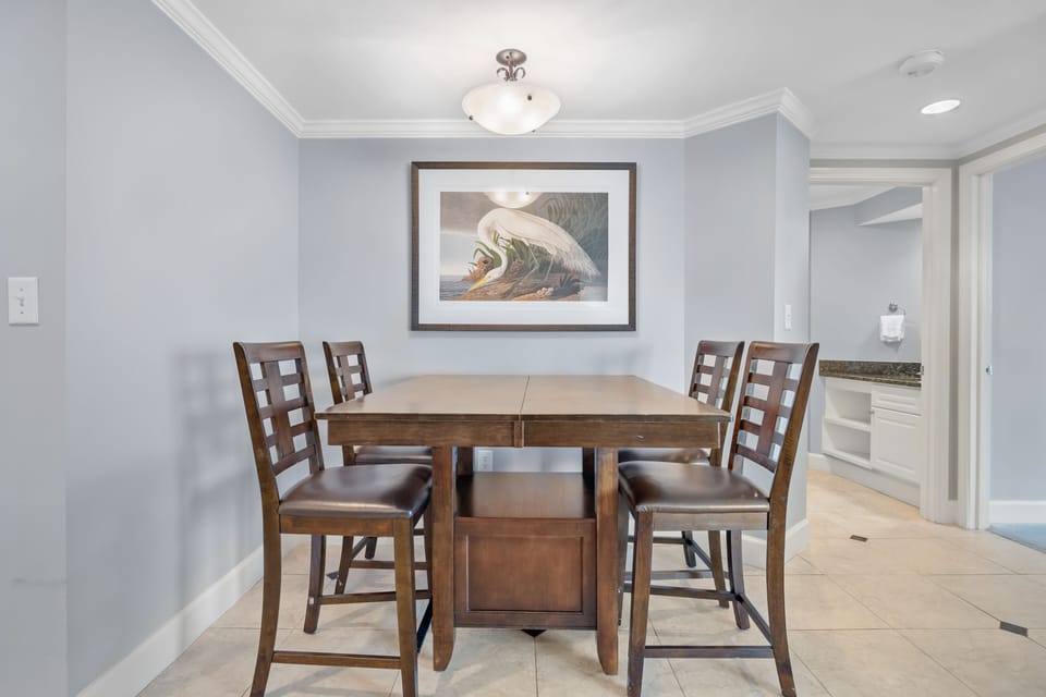 dining area - seating for 4