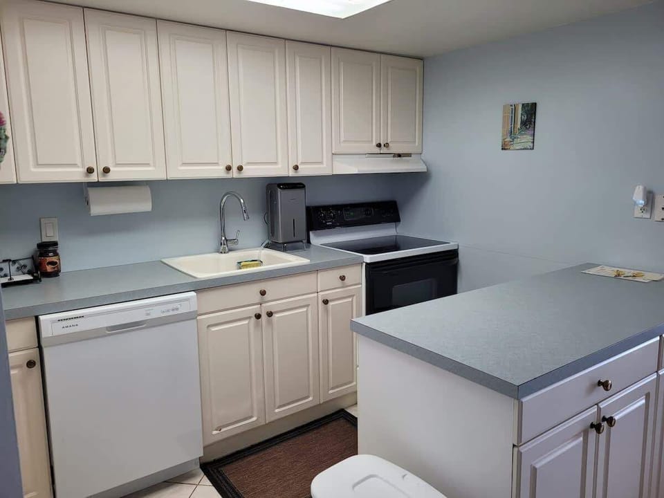 Enjoy our fully equipped kitchen.