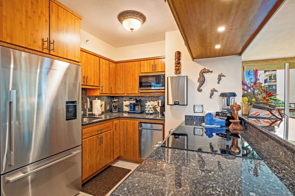 Extremely Well Stocked Kitchen! High End Appliances 