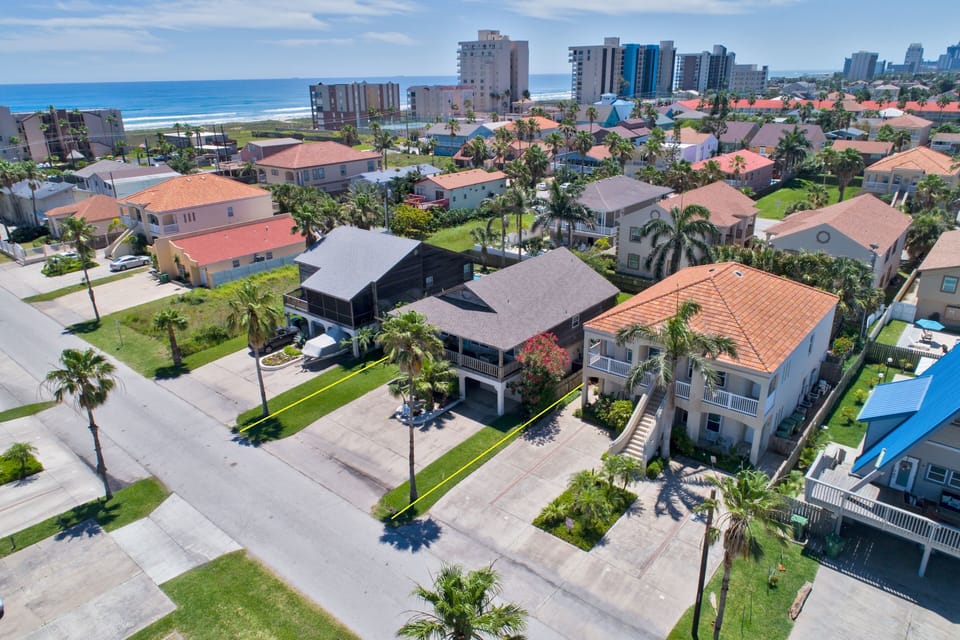 Welcome to 121 E. Bahama! Your island home, just steps from the beach!