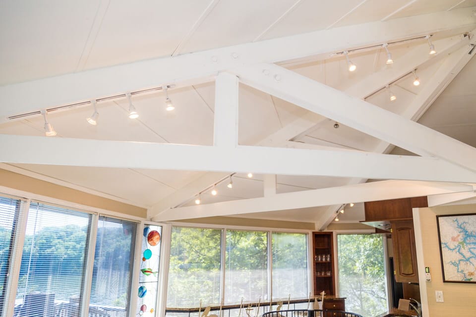 High Ceilings 
FEEL ROOMY/OPEN
