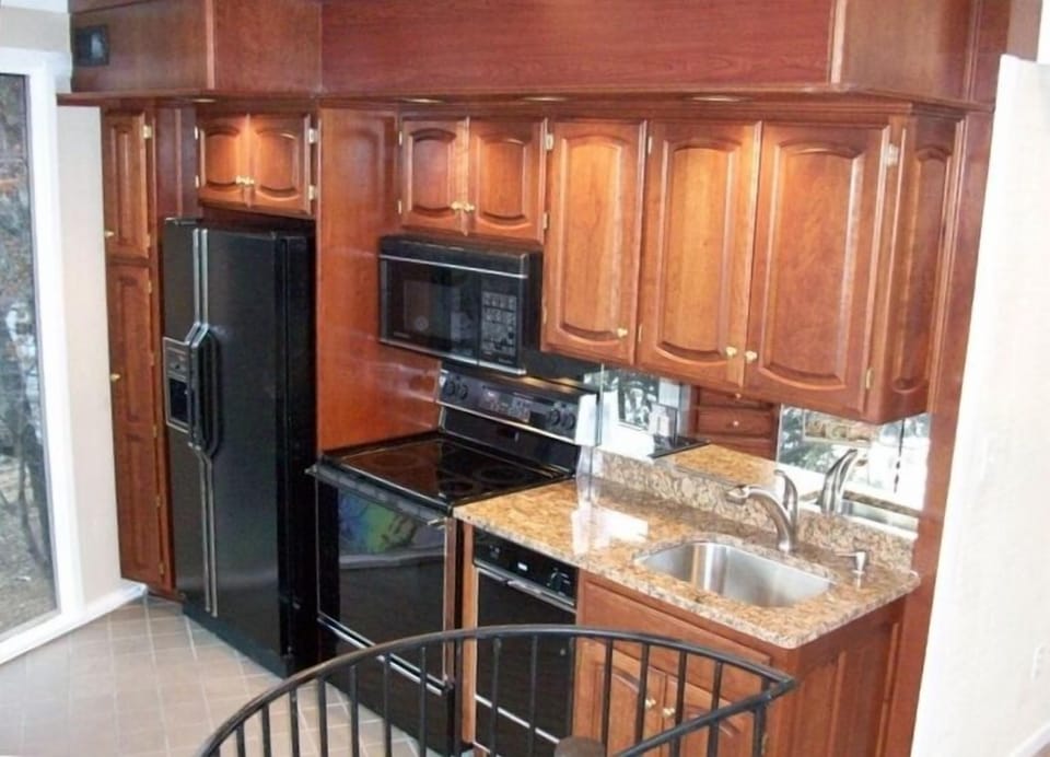 Updated kitchen /All the appliances/tools to cook that great meal/bring food