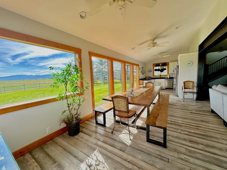 Unit A - Dinner with a view right off the kitchen