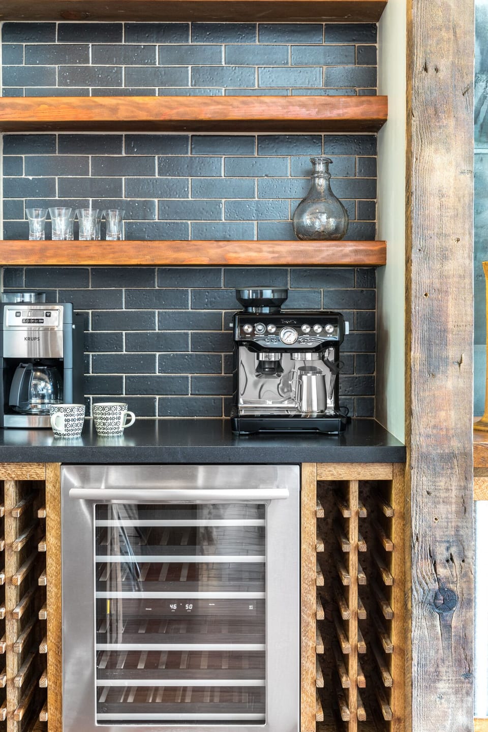 Bar / wine fridge / coffee & espresso 