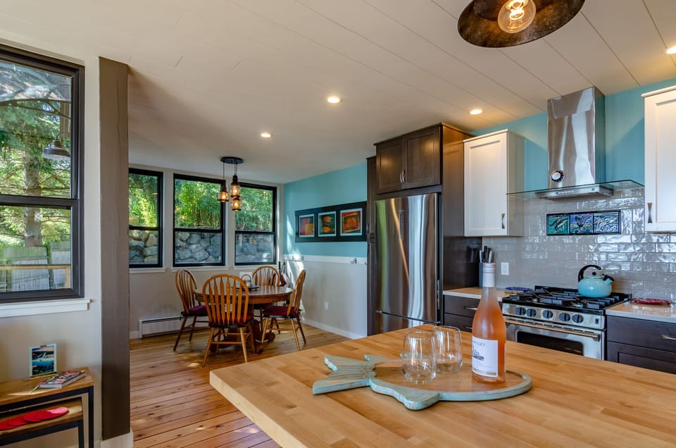 Kitchen and dining area.