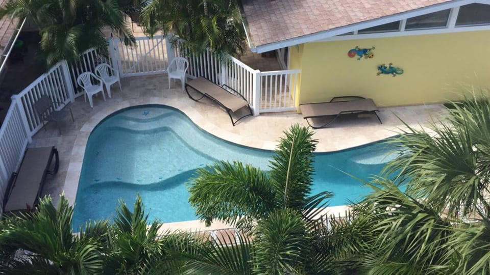 Heated pool, 28' swim lane, 20" toddler area.