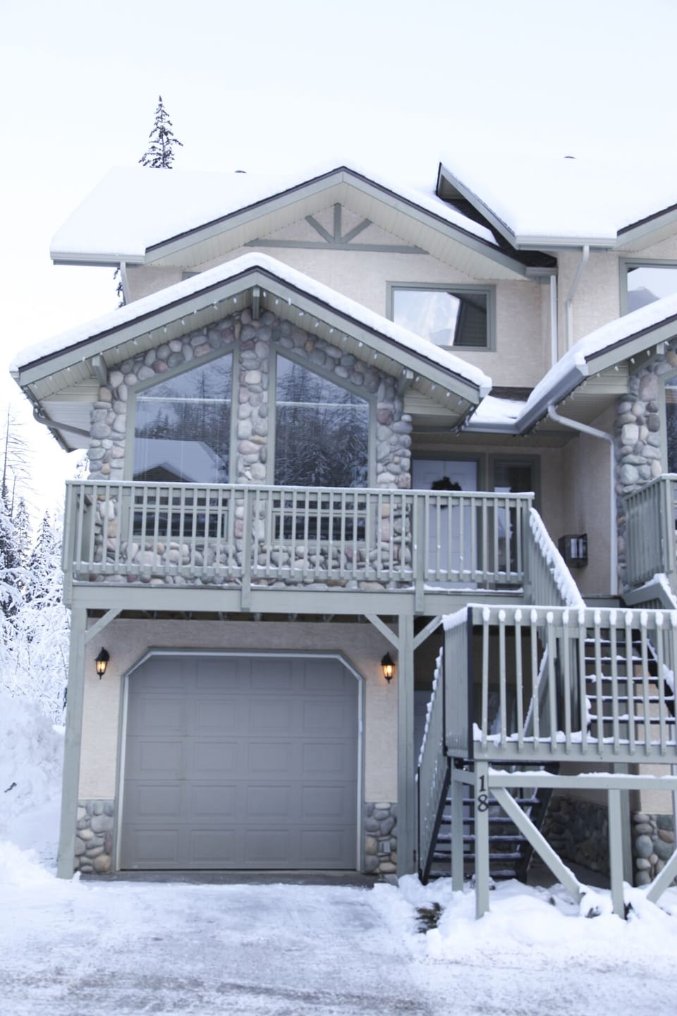 18 Thunder Ridge end unit with single car garage.
