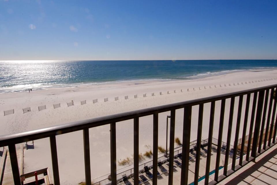 Pool and Ocean view from Balcony