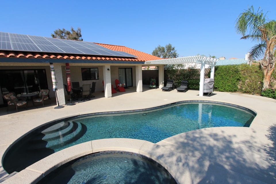 Peeble-tec heated pool