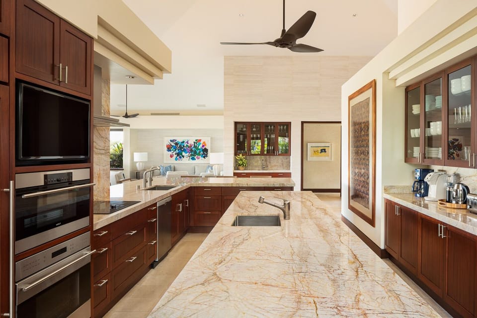 BEAUTIFUL CHEF'S KITCHEN WITH GRANITE AND UPSCALE APPLIANCES
