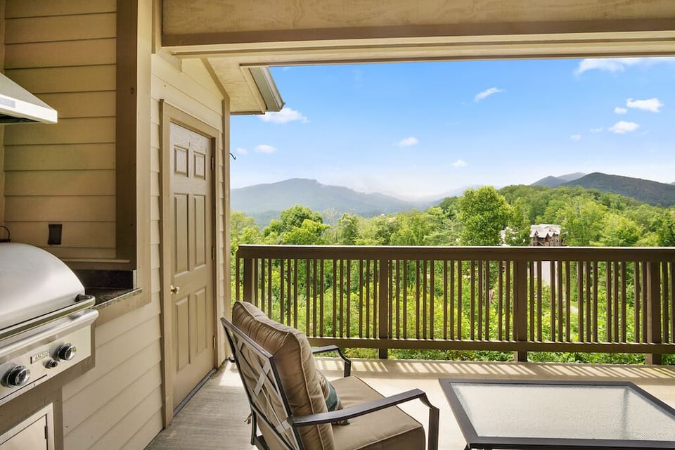 Built-In Gas Grill and Deck Area with Mtn View