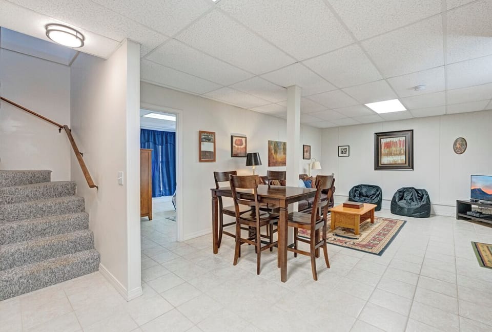 Rec Room--- Downstairs, TV, Sitting Area