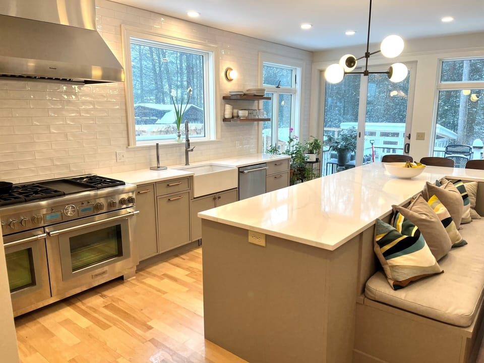 Chef's kitchen (Thermador and SubZero) with banquette seating