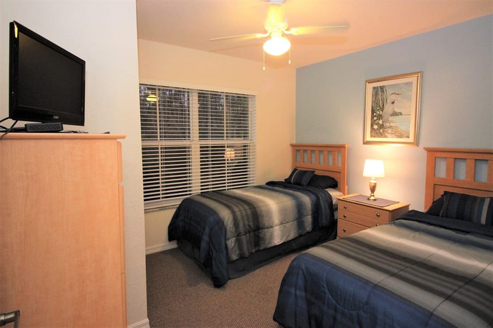 upstairs twin room with tv