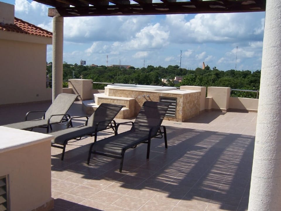 Rooftop jacuzzi and lounge area