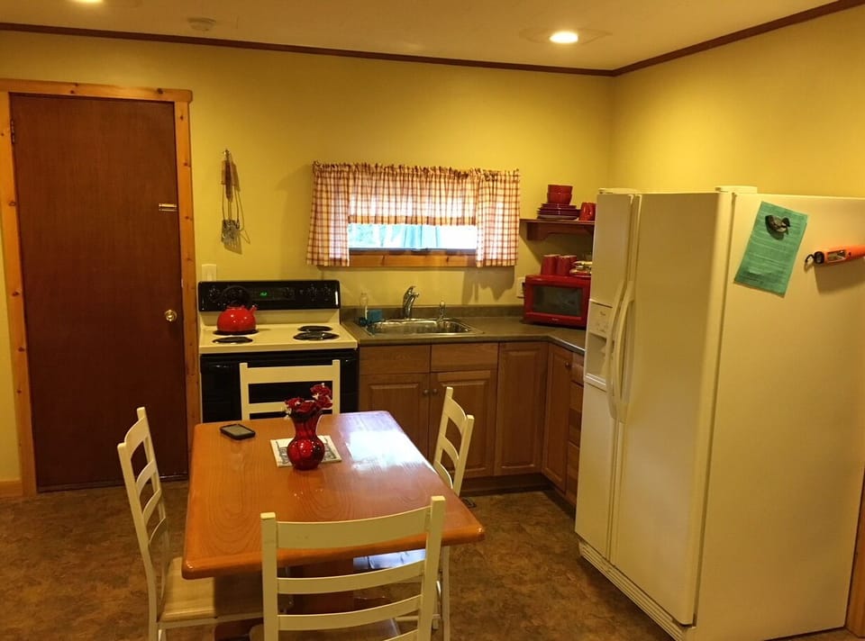 kitchen with full size appliances