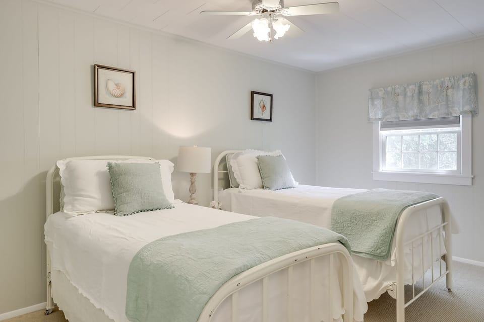 Bedroom #3 with twin beds