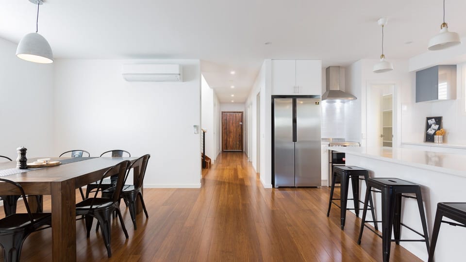 Kitchen & Dining