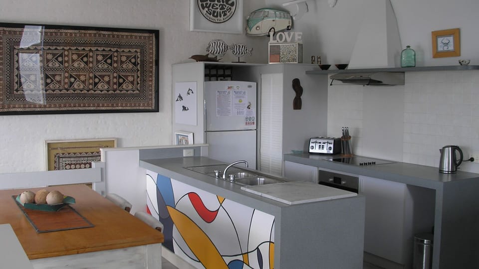 full size kitchen facilities