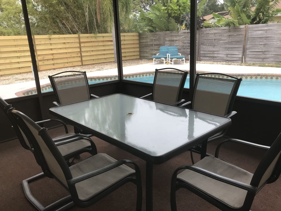 Enclosed Lanai with pass through window and seats 6