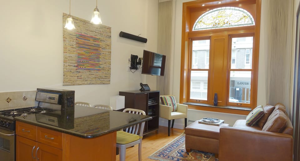 Living Room & Kitchen Counter