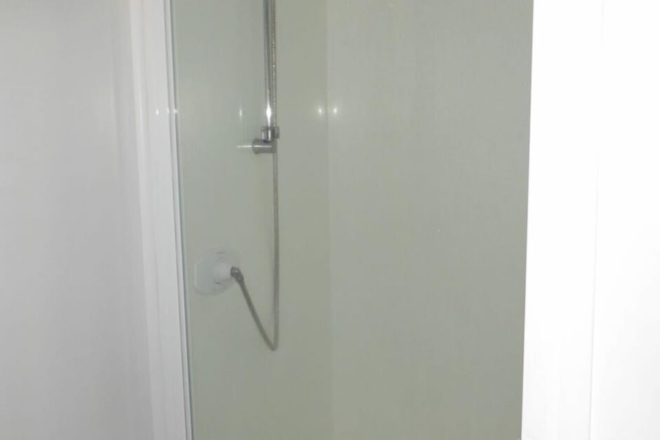 Seperate Shower Room
