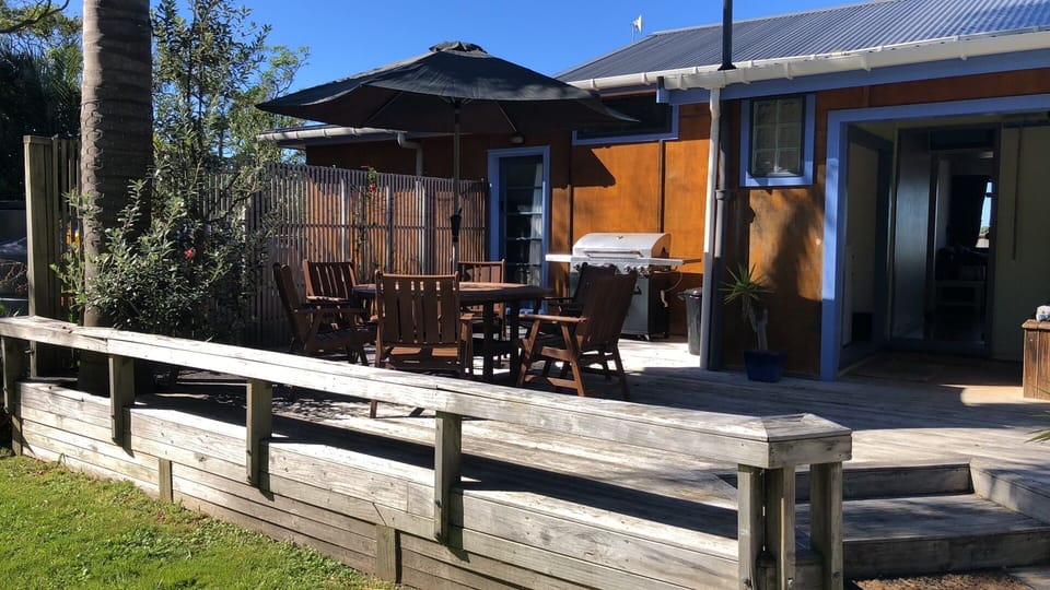 OUTSIDE BBQ DECK