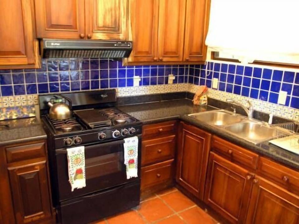 Casita Sol Kitchen with gas stove & grill, double sinks and granite counters