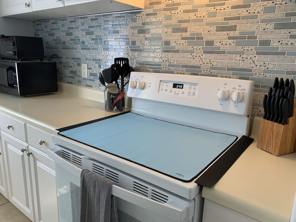New glass cooktop stove