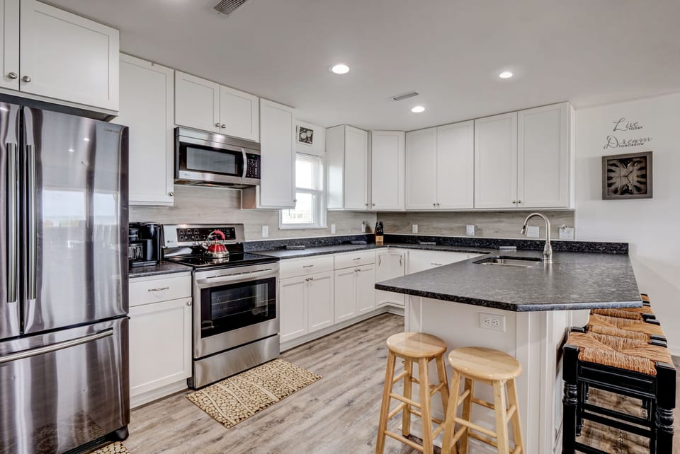 Kitchen is fully stocked w/premium dishes & small appliances, K-cup/pot combo