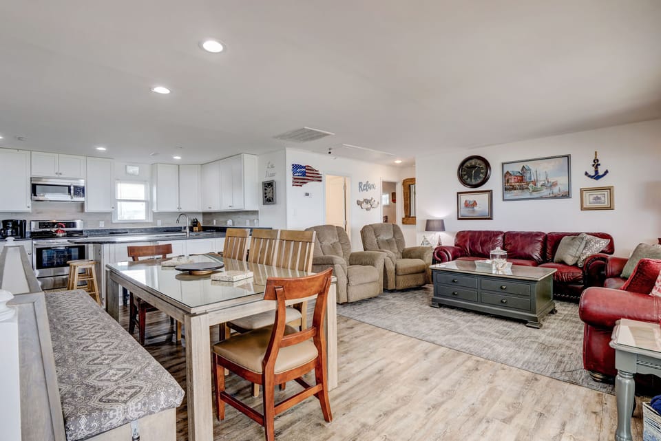 While you are preparing meals you can view the ocean and be right with everyone