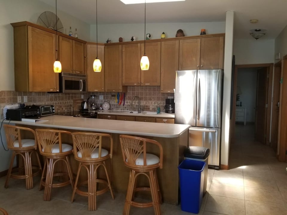 Kitchen w/ brand new SS appliances
