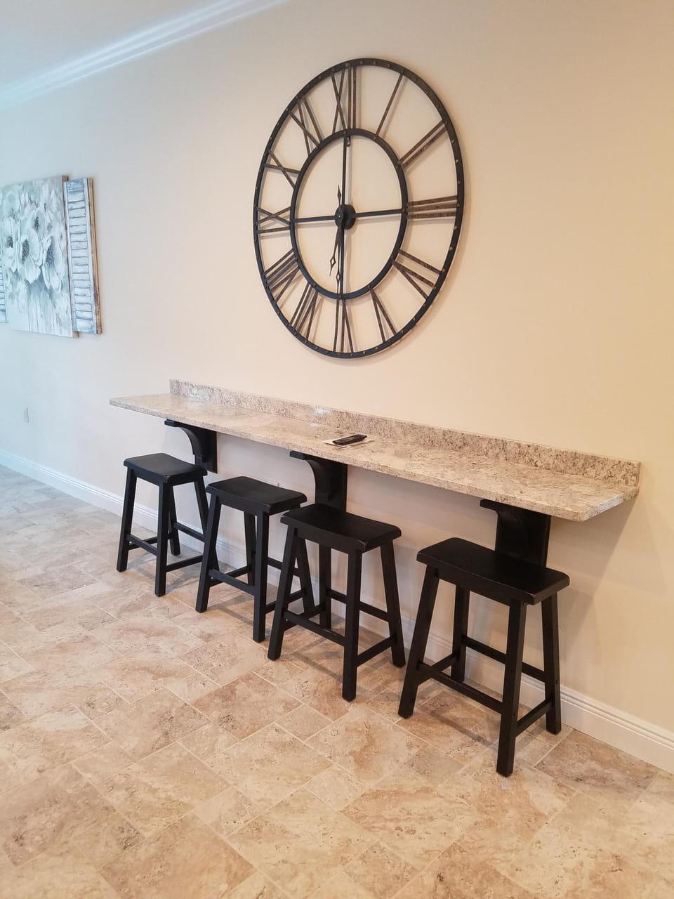 Wall bar seats 4 - Located at end of island