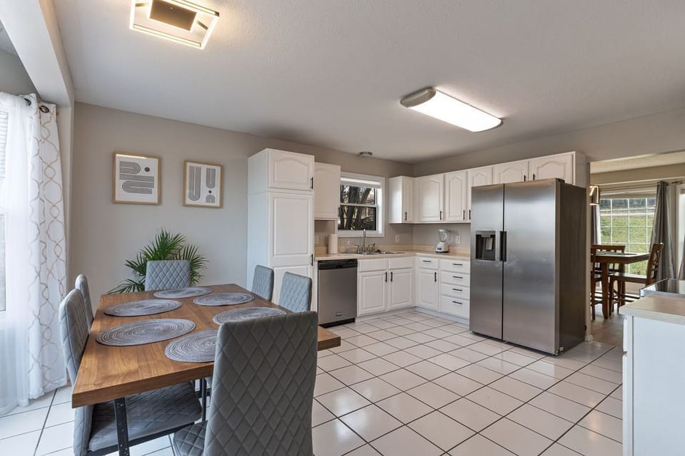 Kitchen with Table and chairs