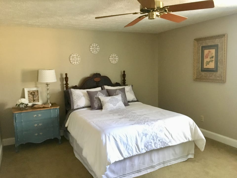 BR 1 - Queen bed
