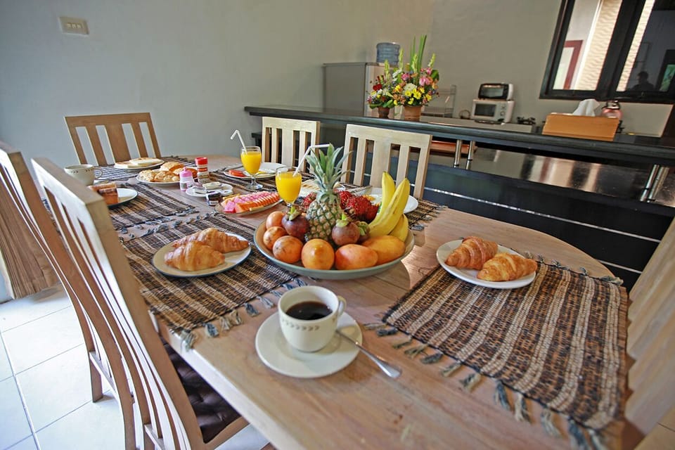 3 BR Central Seminyak, Pool, Daily Staff Service