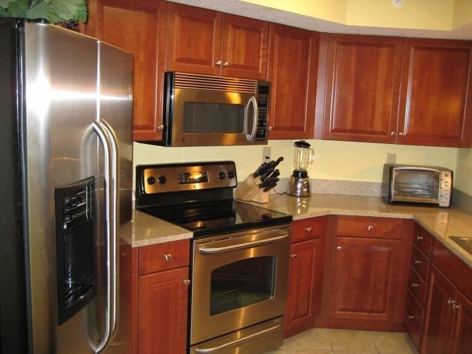 Luxury Gourmet Kitchen, Granite and Stainless Steel