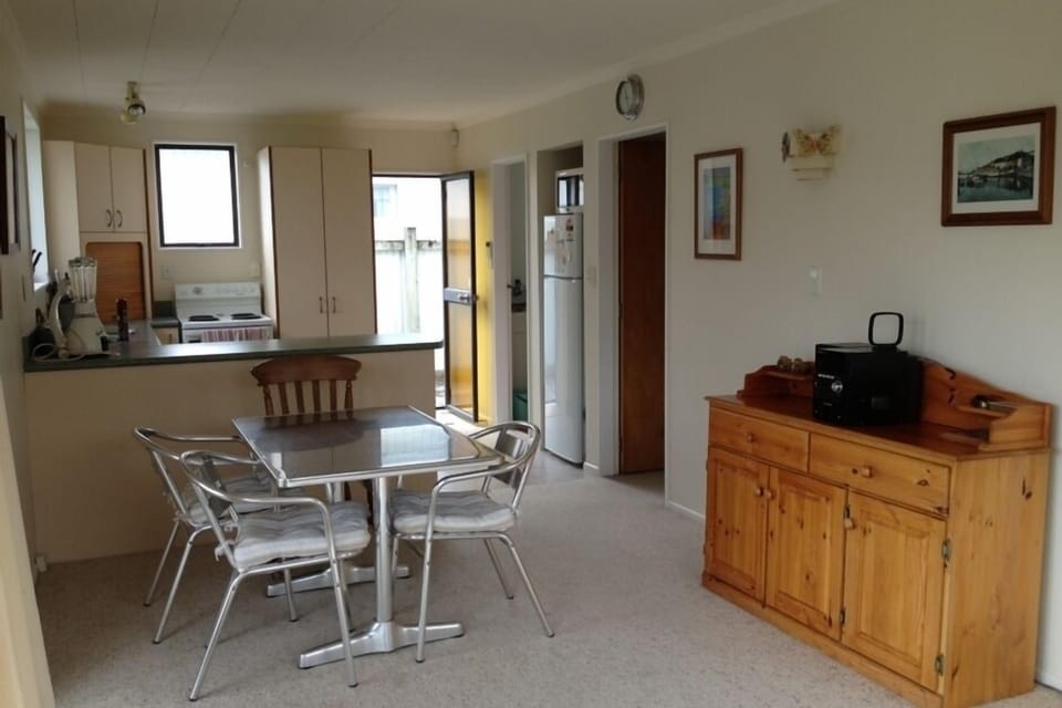 Dining/kitchen