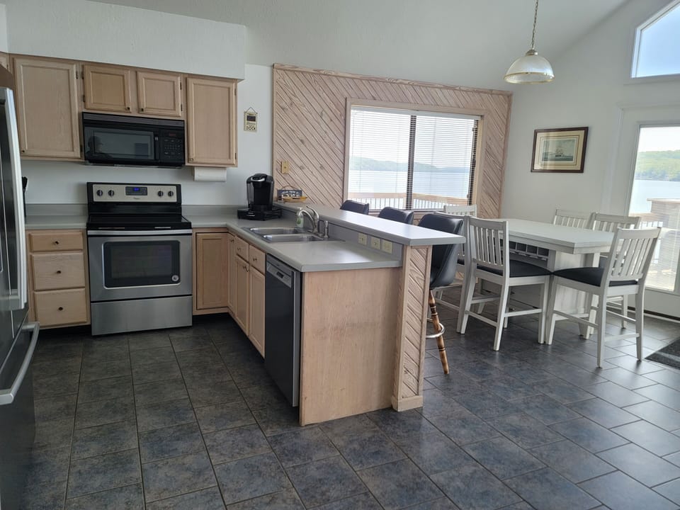 Kitchen-dining area overlooking the lake