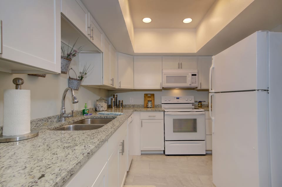 Fully equipped and updated kitchen.