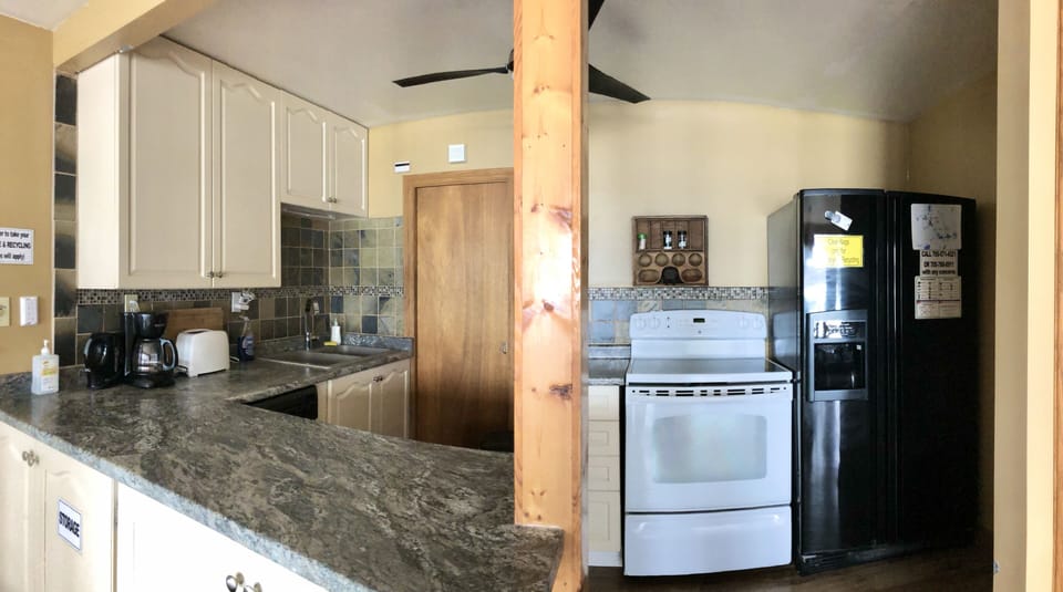 Updated full kitchen with dishwasher, double door fridge, walk in pantry.