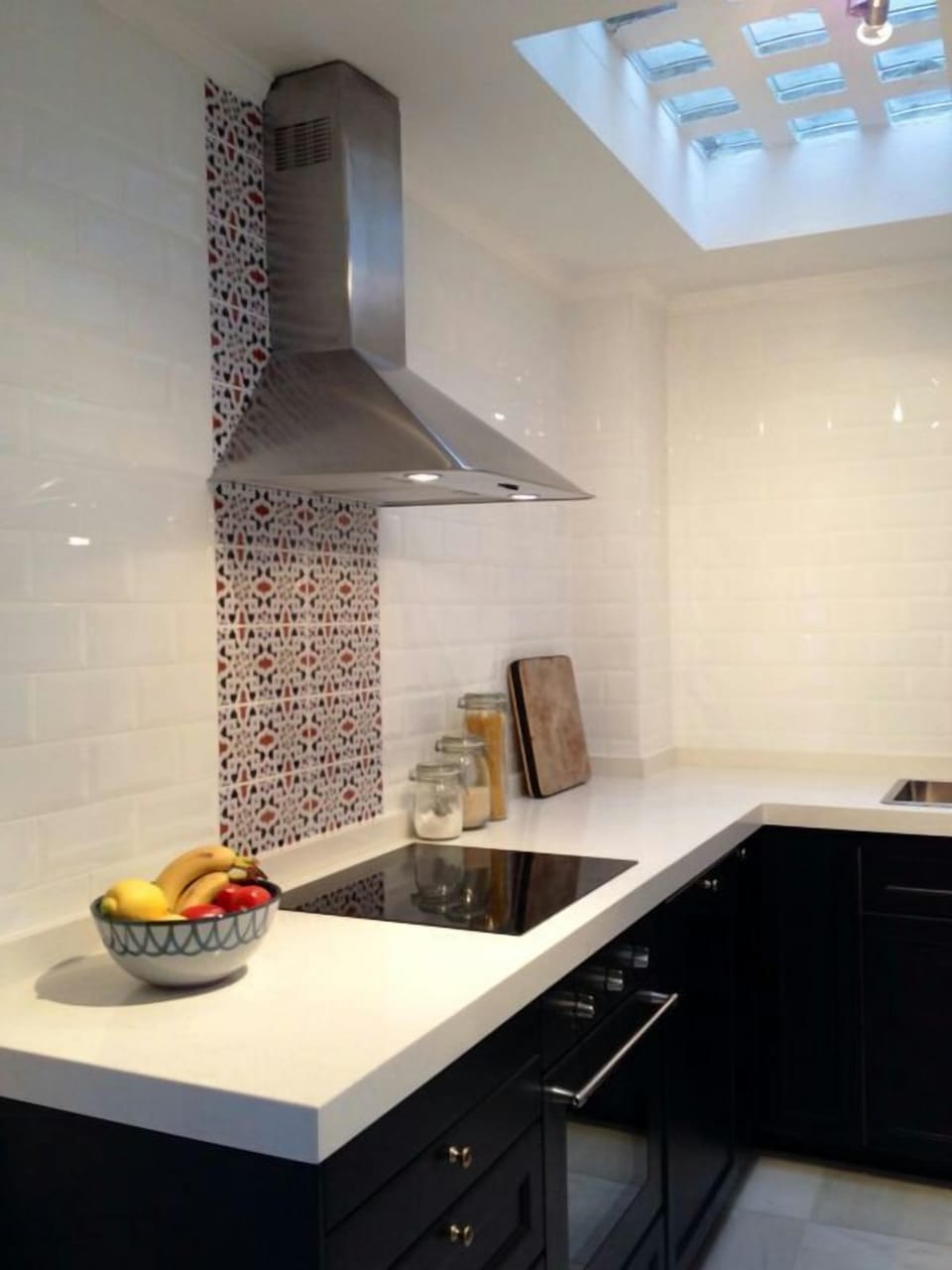 Fully equipped kitchen with oven and dishwasher