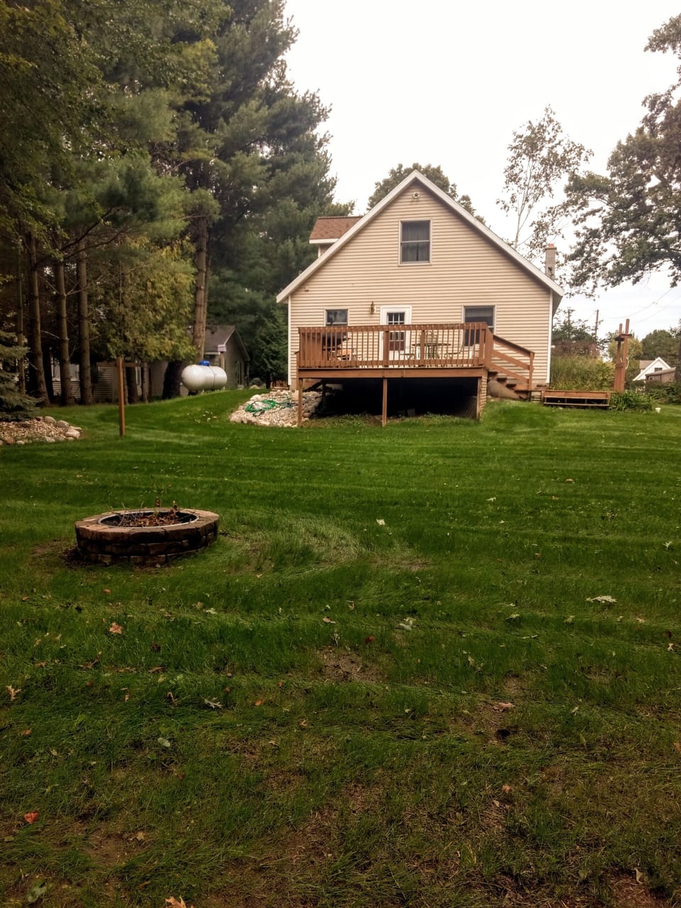 The back yard with 🔥 pit